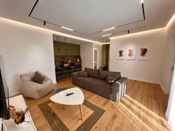 Tirane, jepet me qera apartament 1+1+Ballkon Kati 2, 72 m² 700 € (Komuna e Parisit &quot; Kika 2&quot;)