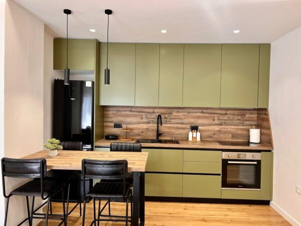 Tirane, jepet me qera apartament 1+1+Ballkon Kati 2, 72 m² 700 € (Komuna e Parisit &quot; Kika 2&quot;)
