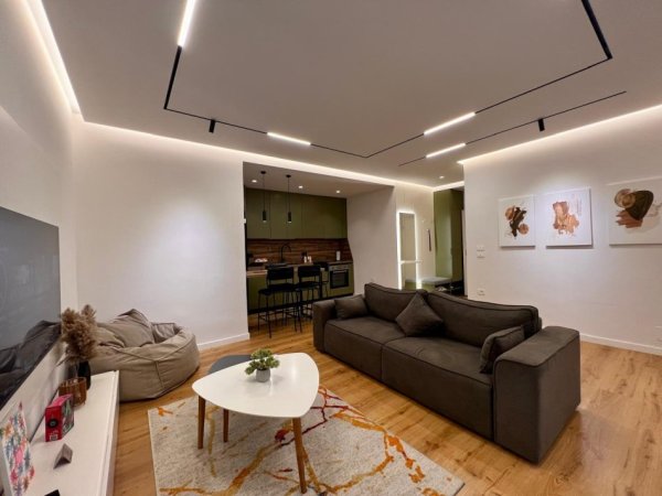 Tirane, jepet me qera apartament 1+1+Ballkon Kati 2, 72 m² 700 € (Komuna e Parisit &quot; Kika 2&quot;)