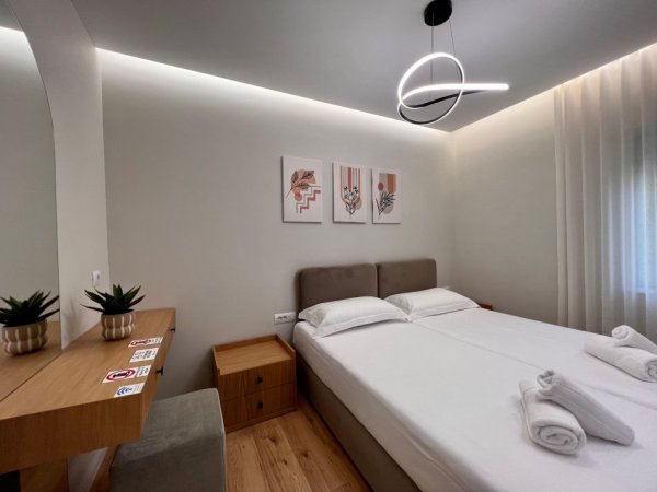Tirane, jepet me qera apartament 2+1+Ballkon Kati 3, 80 m² 800 € (Shkolla Osman Myderizi pranë Ambasadës Amerikane)