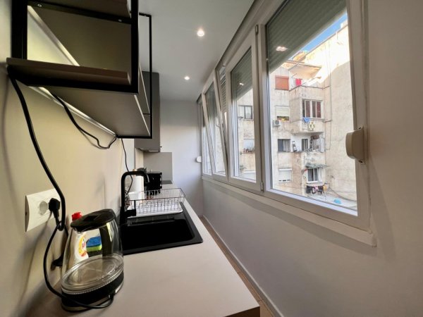 Tirane, jepet me qera apartament 2+1+Ballkon Kati 3, 80 m² 800 € (Shkolla Osman Myderizi pranë Ambasadës Amerikane)