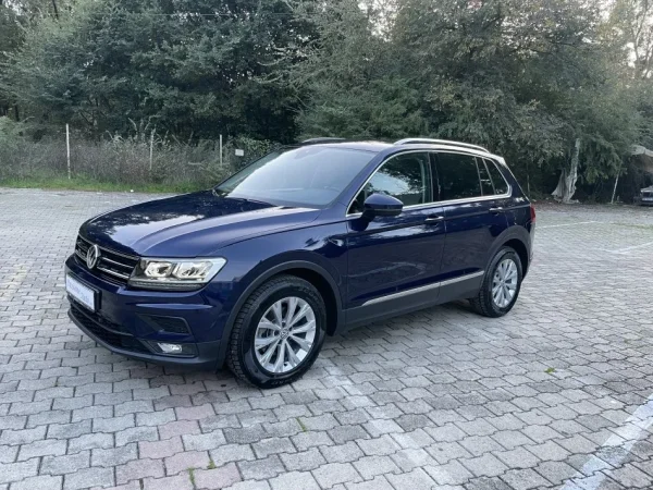 Tirane, shitet makine Volkswagen Tiguan Nafte, blu e errët automatik Klima 151.650 km 23.999 €