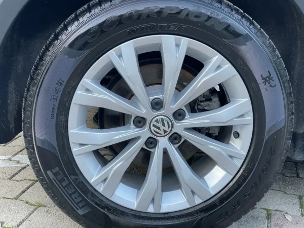 Tirane, shitet makine Volkswagen Tiguan Nafte, blu e errët automatik Klima 151.650 km 23.999 €