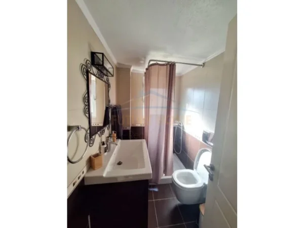 Durres, jepet me qera apartament 2+1 Kati 2, 136 m² 450 € (Rruga e Miqesise, Durres)