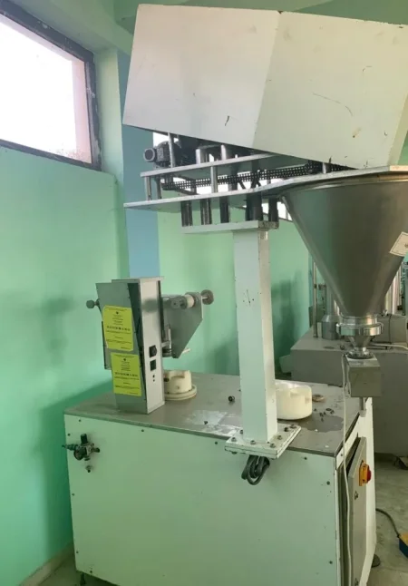 Tirane, shes Makineri mbushje pluhurah