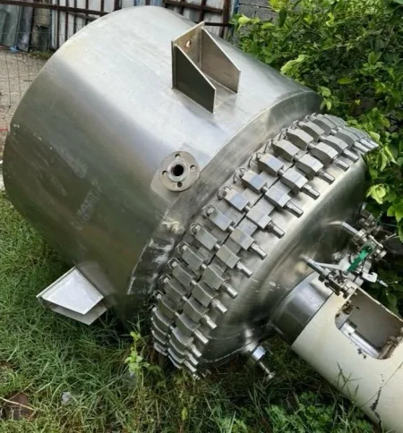 Tirane, shes Reaktor me avull