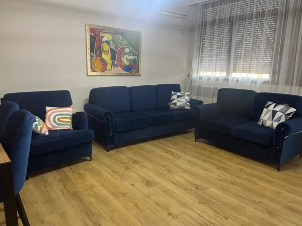 Tirane, jepet me qera apartament 2+1+Ballkon Kati 7, 1 m² 850 € (Rruga “Myslym Shyri”)