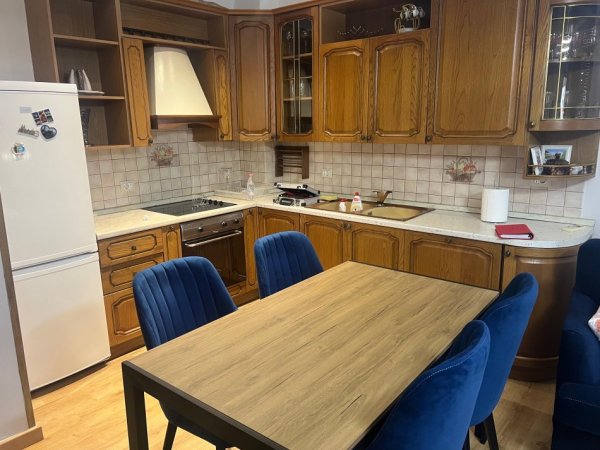 Tirane, jepet me qera apartament 2+1+Ballkon Kati 7, 1 m² 850 € (Rruga “Myslym Shyri”)