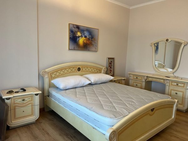 Tirane, jepet me qera apartament 2+1+Ballkon Kati 7, 1 m² 850 € (Rruga “Myslym Shyri”)