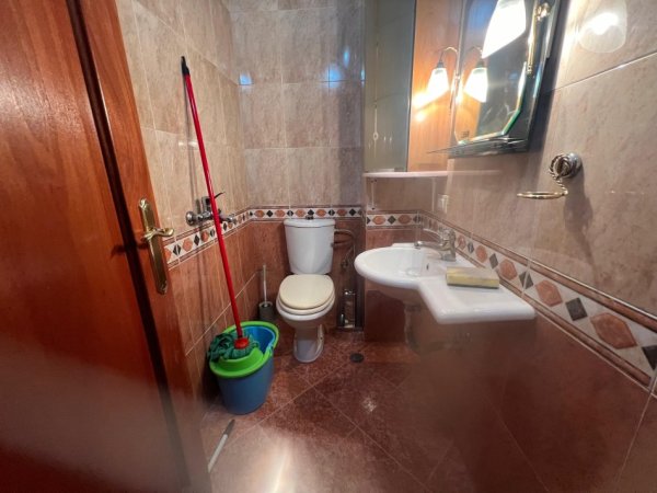 Tirane, jepet me qera apartament 2+1+Ballkon Kati 7, 1 m² 850 € (Rruga “Myslym Shyri”)