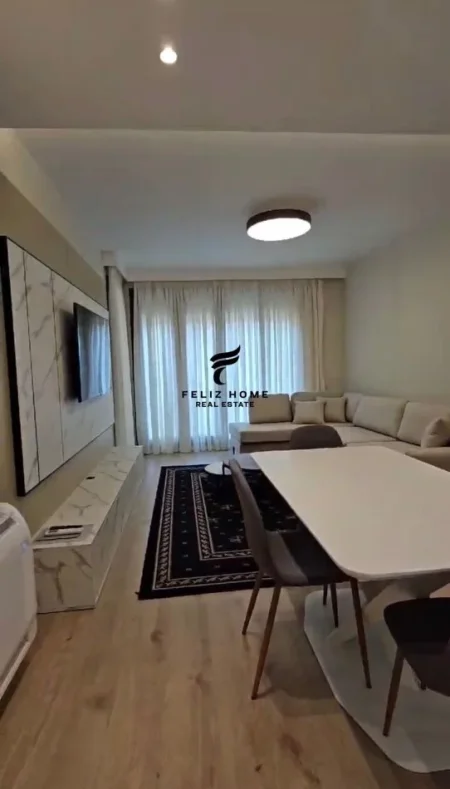Tirane, jepet me qera apartament 1+1+Ballkon Kati 2, 77 m² 900 € (QENDER)