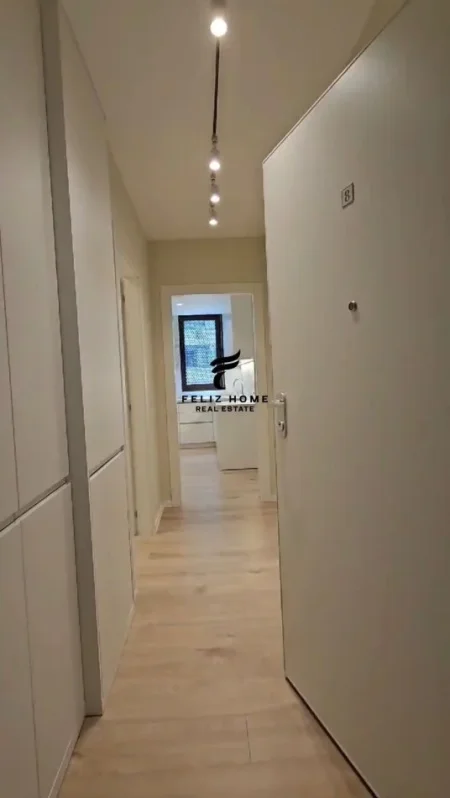 Tirane, jepet me qera apartament 1+1+Ballkon Kati 2, 77 m² 900 € (QENDER)