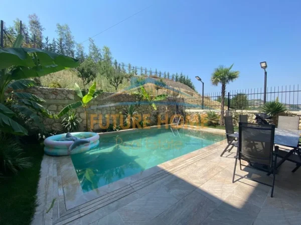 Tirane, shitet Vile 4+1+Ballkon Kati 2, 263 m² 780.000 € (Teg)