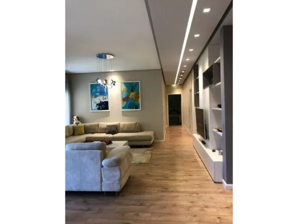 Tirane, shes apartament 3+1+2 +2 POSTE PARKIMI , 142 m² 390.500 € (Kopshti Botanik Zoologjik)