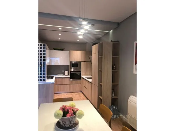 Tirane, shes apartament 3+1+2 +2 POSTE PARKIMI , 142 m² 390.500 € (Kopshti Botanik Zoologjik)