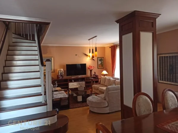 Tirane, shes apartament 4+1 , 272 m² 1.000.000 € (Rruga e Kavajës)