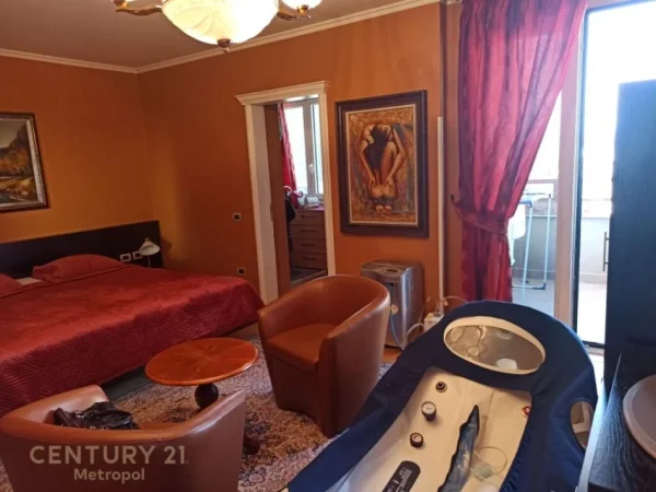 Tirane, shes apartament 4+1 , 272 m² 1.000.000 € (Rruga e Kavajës)