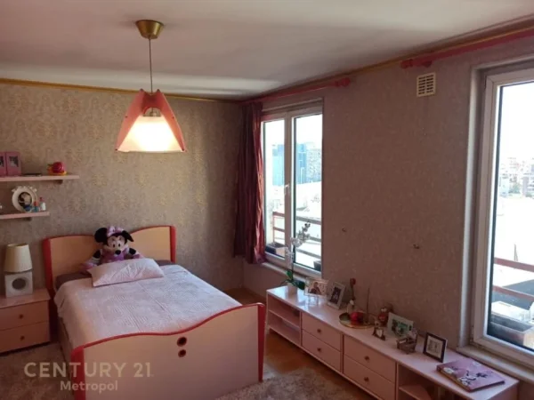 Tirane, shes apartament 4+1 , 272 m² 1.000.000 € (Rruga e Kavajës)