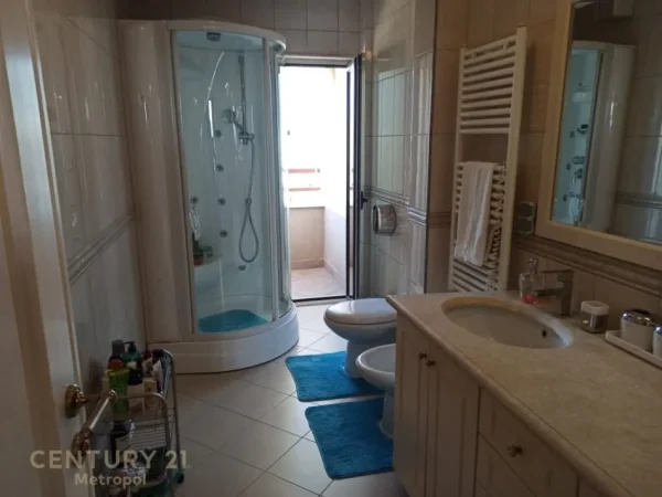 Tirane, shes apartament 4+1 , 272 m² 1.000.000 € (Rruga e Kavajës)