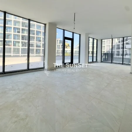 Tirane, Ambient biznesi me qira Kati 1, 154 m² 1.400 € (Lake View)