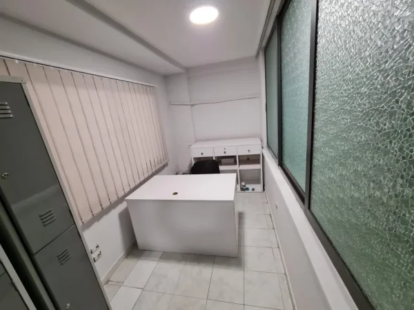 Tirane, jepet me qera zyre Kati 1, 120 m² 700 € (Bllok)