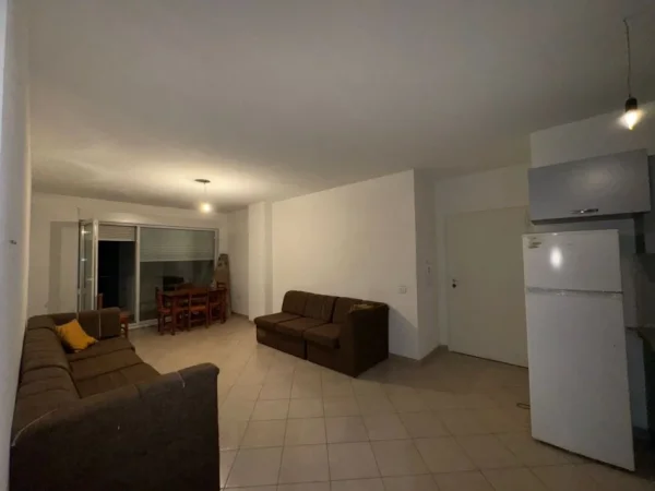 Tirane, jepet me qera apartament 2+1+Ballkon Kati 5, 520 € (siri kodra)