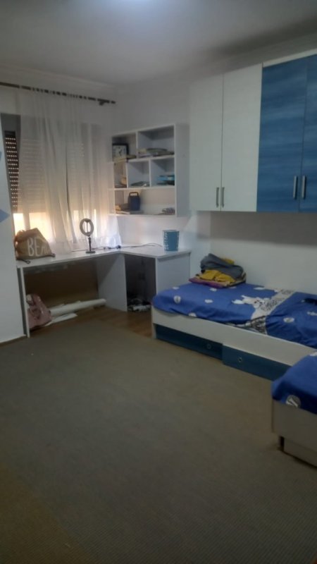 Tirane, jepet me qera apartament 2+1 Kati 3, 88 m² 300 € (Azem Galica)