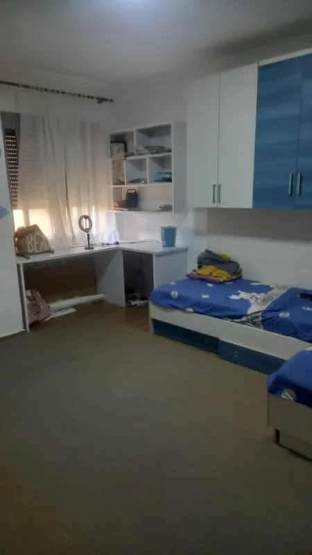 Tirane, jepet me qera apartament 2+1 Kati 3, 88 m² 300 € (Azem Galica)