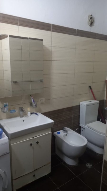 Tirane, jepet me qera apartament 2+1 Kati 3, 88 m² 300 € (Azem Galica)