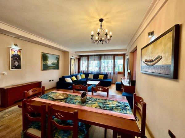 Tirane, jepet me qera apartament 3+1+A+BLK Kati 5, 160 m² 1.000 Euro (Rruga e Elbasanit)