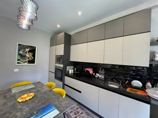 Durres, shitet apartament 2+1+Ballkon Kati 0, 96 m² 380.000 € (Lura 3,Gjiri i Lalzit)