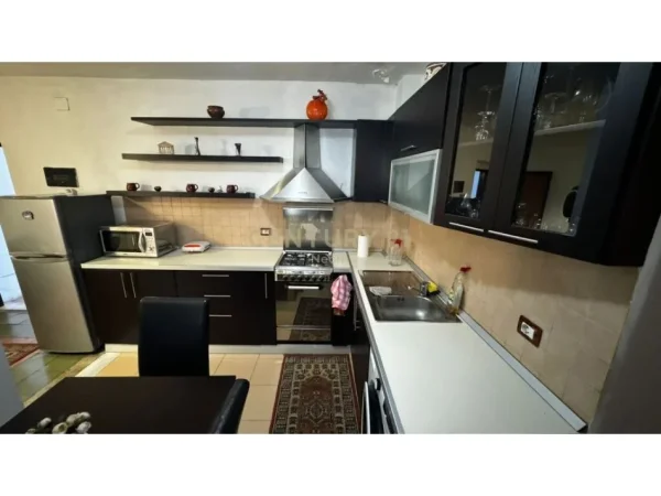 Tirane, shes apartament 1+1 , 63 m² 130.000 € (Rruga e Kavajës)