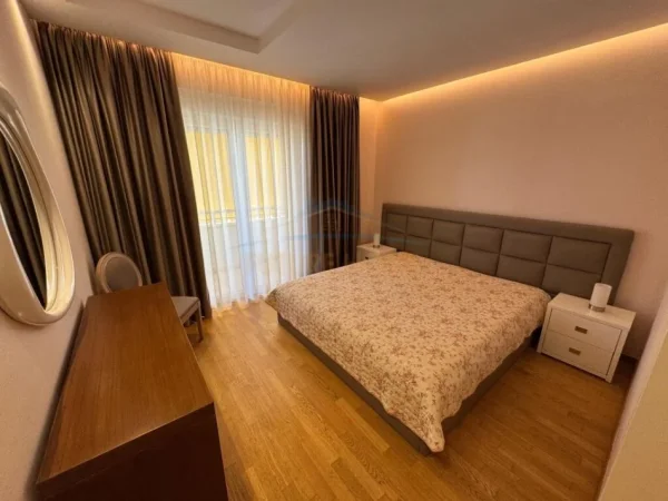 Tirane, shitet apartament 3+1+Ballkon Kati 3, 164 m² 450.000 € (Sauk)