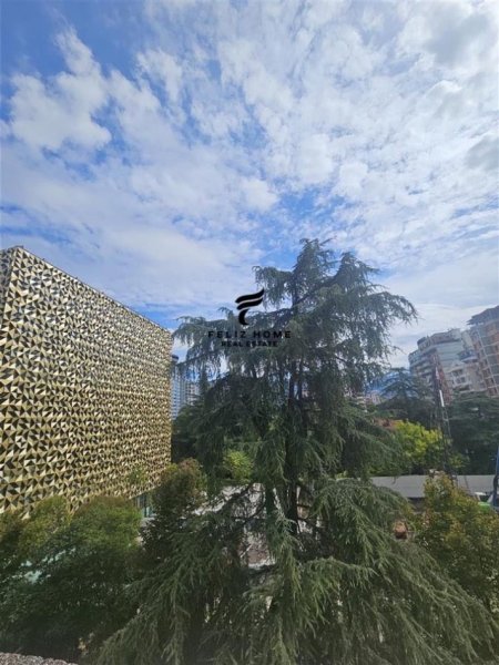 Tirane, jepet me qera zyre Kati 3, 322 m² 4.000 € (BLLOKU)