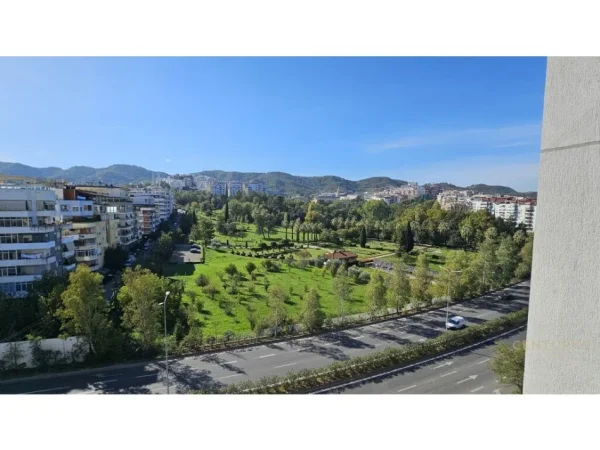 Tirane, shes apartament 2+1+3+VERANDE , 325 m² 365.000 € (Kopshti Botanik Zoologjik)