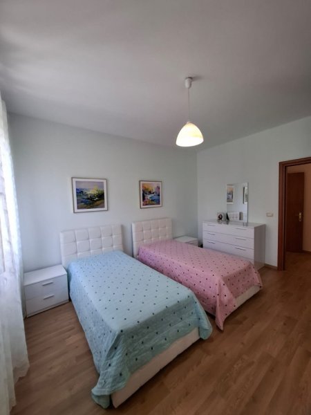 Tirane, jepet me qera apartament 3+1+Aneks+Ballkon Kati 2, 115 m² 800 € (KOPSHTI ZOOLOGJIK)