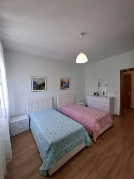 Tirane, jepet me qera apartament 3+1+Aneks+Ballkon Kati 2, 115 m² 800 € (KOPSHTI ZOOLOGJIK)