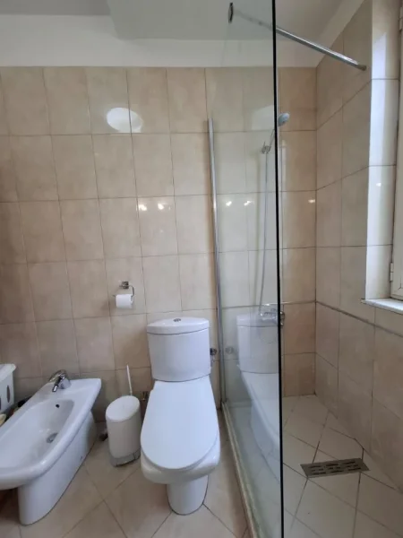Tirane, jepet me qera apartament 3+1+Aneks+Ballkon Kati 2, 115 m² 800 € (KOPSHTI ZOOLOGJIK)