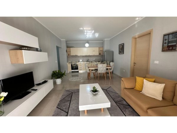 Tirane, jepet me qera apartament 2+1 Kati 3, 96 m² 600 € (Restorant Durresi!)