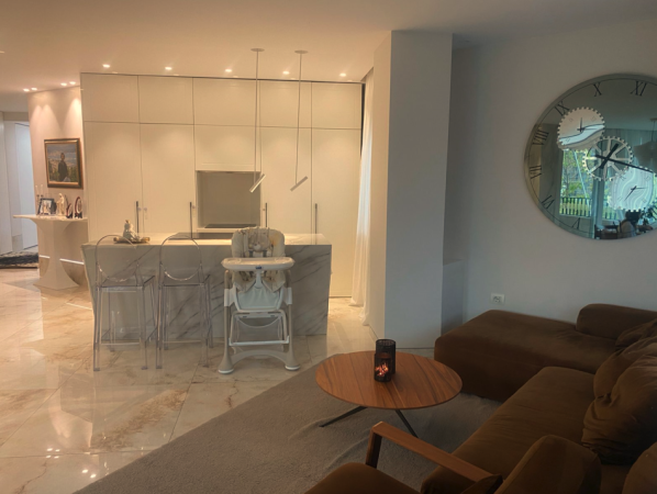 Tirane, shes apartament 2+1+Ballkon Kati 1, 120 m² 280.000 € (Liqeni i Thatë)