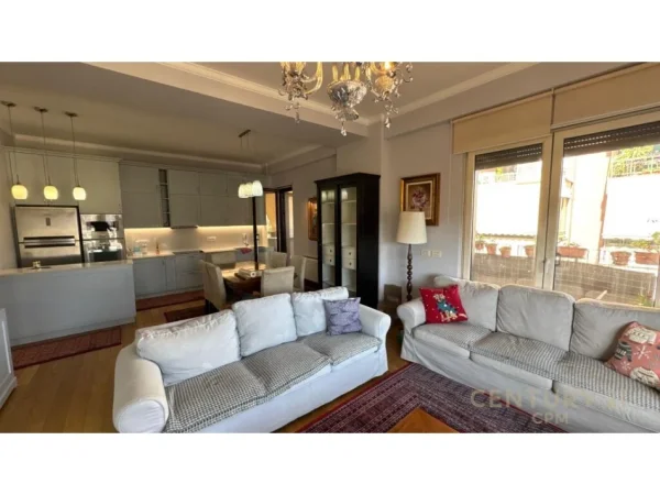 Tirane, jepet me qera apartament 3+1 Kati 6, 170 m² 3.000 € (Garda)