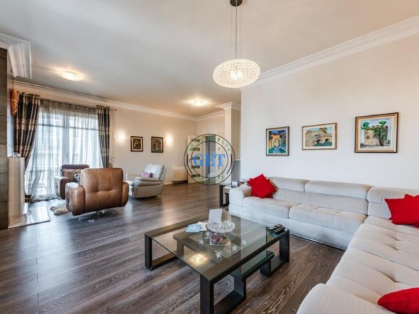 Durres, shitet apartament duplex , 290 m² (Pallati I Sporteve) (1200€/ m2)