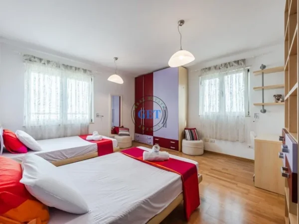 Durres, shitet apartament duplex 3+1+Ballkon Kati 8, 290 m² (Pallati Sportit)