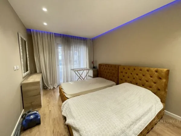 Tirane, jepet me qera apartament 2+1 Kati 5, 120 m² 700 € 