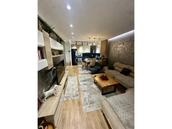 Tirane, jepet me qera apartament 2+1 Kati 5, 120 m² 700 € 