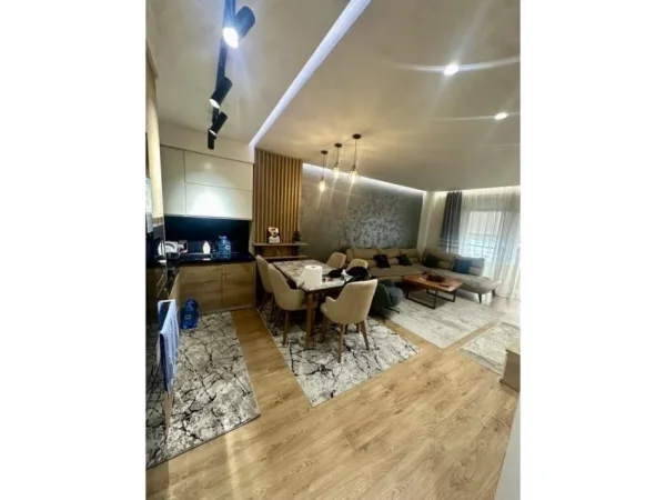 Tirane, jepet me qera apartament 2+1 Kati 5, 120 m² 700 € 