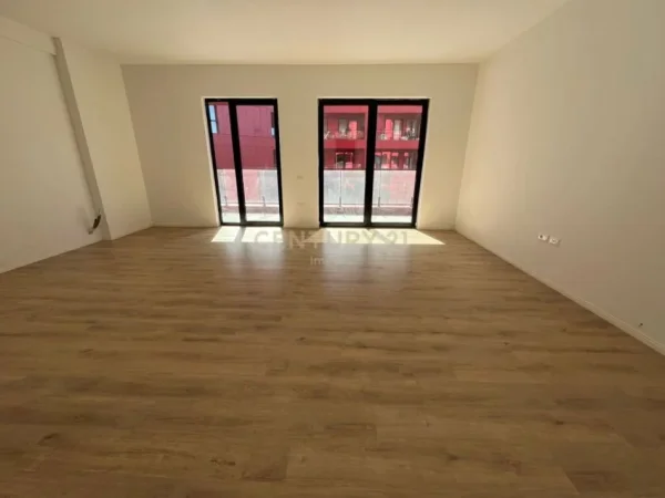 Tirane, jepet me qera apartament 3+1+Aneks+Ballkon Kati 3, 118 m² 600 € (Kompleksi Arlis Farmacia 10 Tirana, Albania)