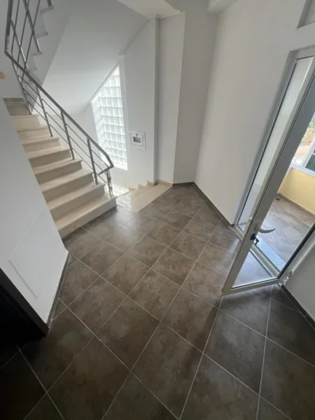 Tirane, shes Vile 3 Katshe Kati 0, 530 m² 650.000 € (liqeni thate)