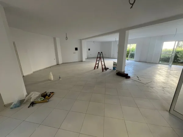 Tirane, shes Vile 3 Katshe Kati 0, 530 m² 650.000 € (liqeni thate)
