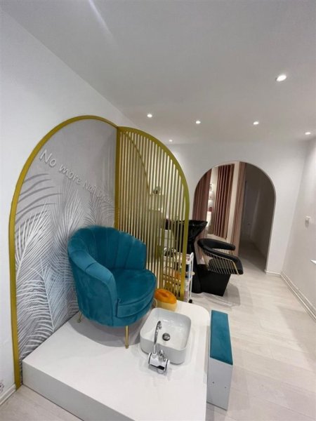 Tirane, shes ambjent biznesi Kati 0, 64 m² (LIQENI ARTIFICIAL)